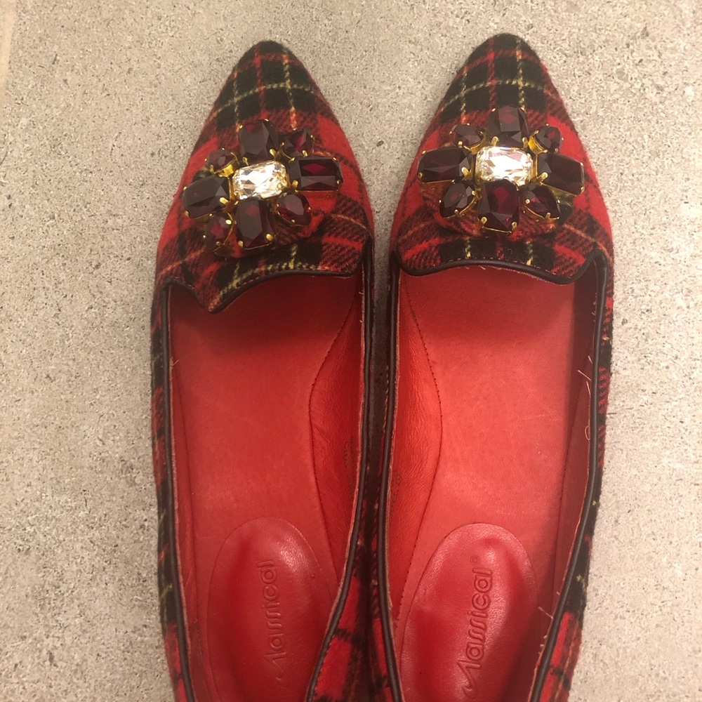 Plaid flats/loafers in size 6 (runs large)
